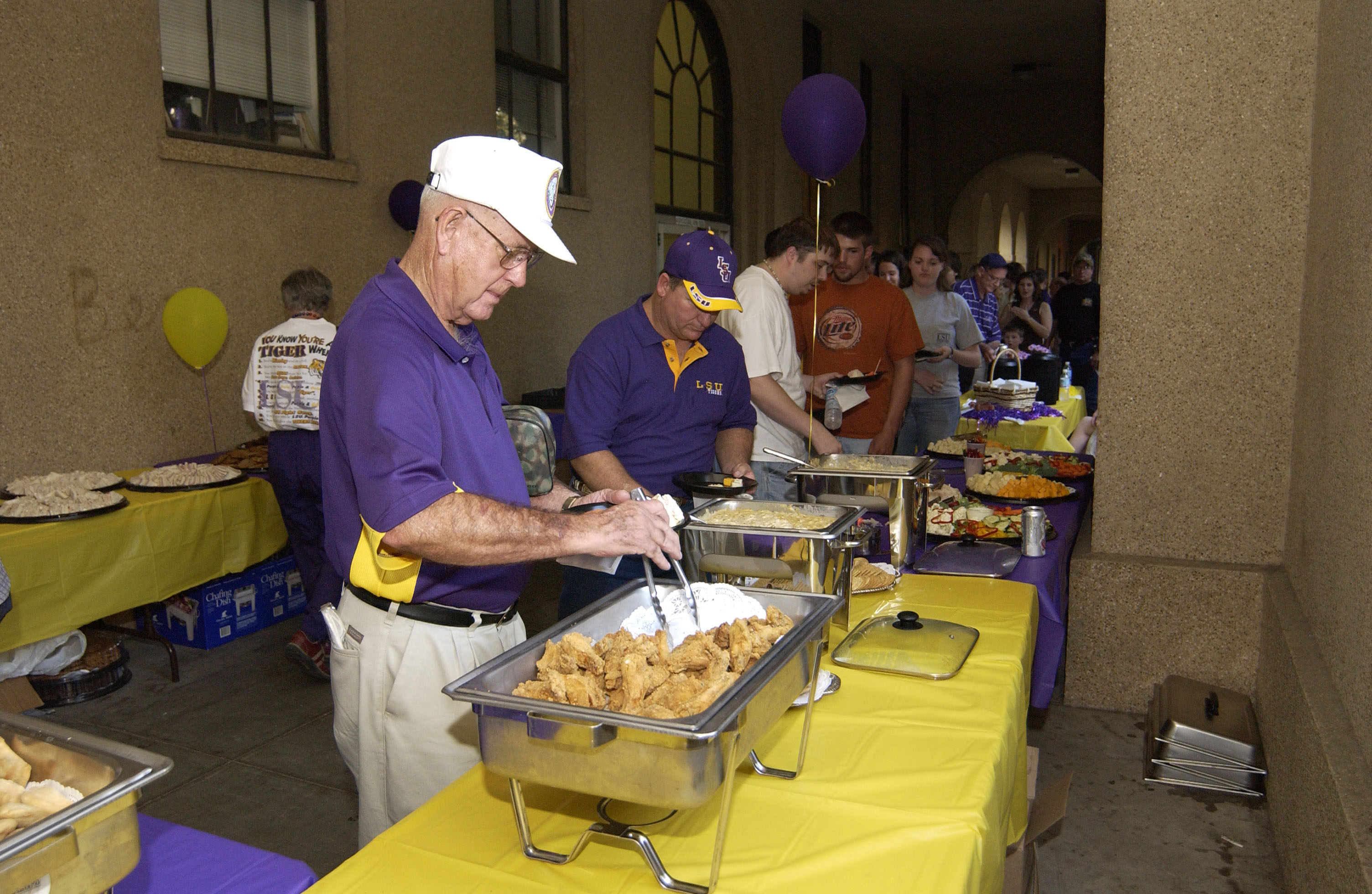 Keep food poisoning away from tailgate parties